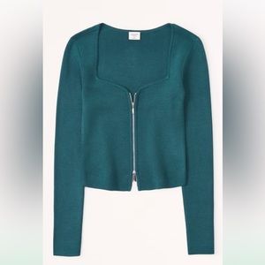 Abercrombie & Fitch Zip-Up Notch-Neck Slim Top, NEW with tags. Size Women’s M